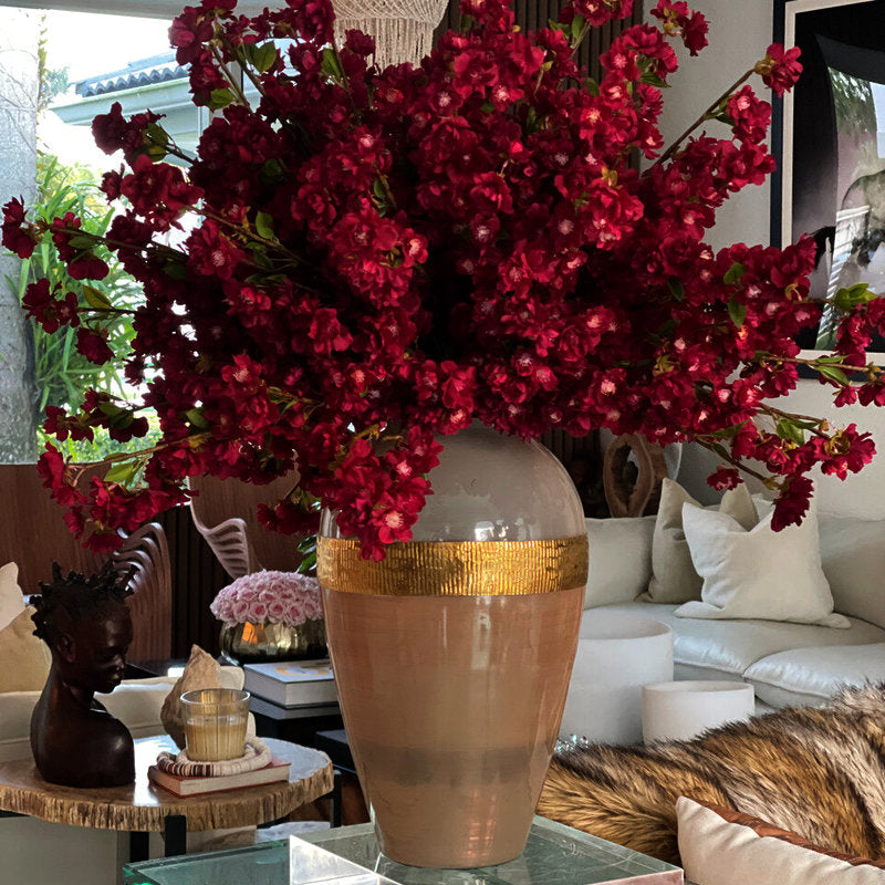 Vase Déesse Avec Fleurs De Cerisier Bourgogne