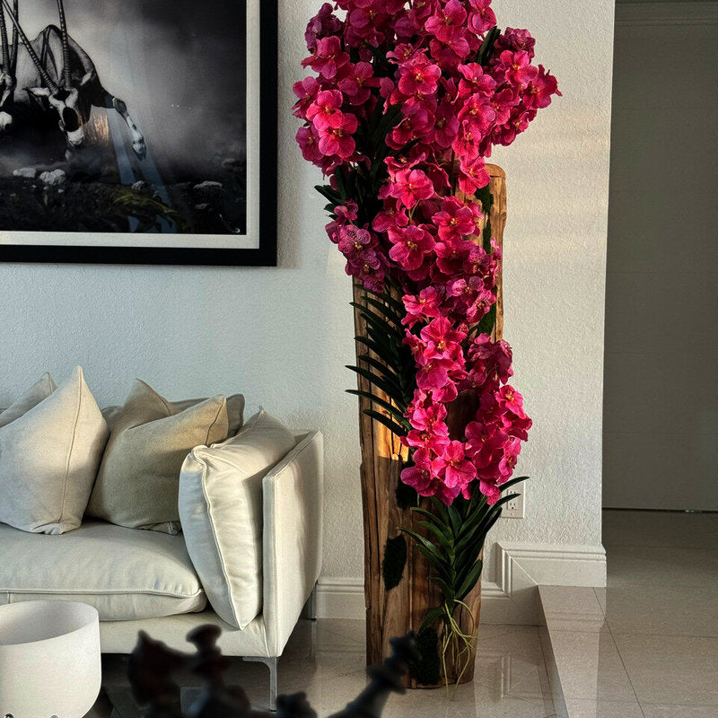 Vase Teck À Bord Naturel Avec Orchidées Vanda Roses