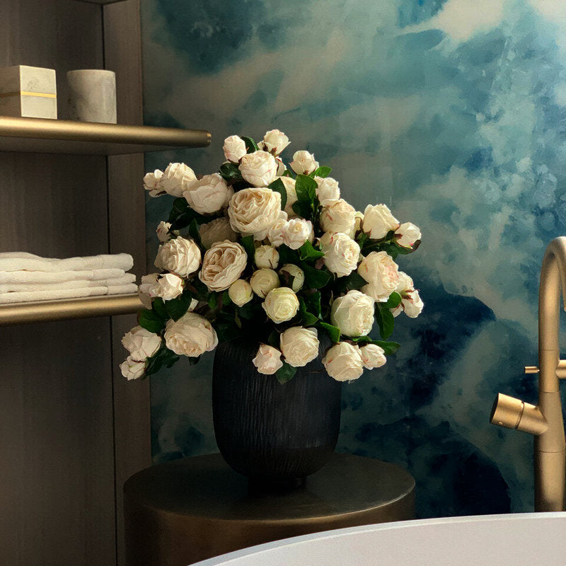Roses Blanches Dans Un Vase Maxim